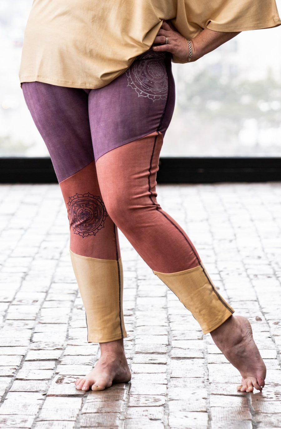 Harmony legging in Thistle, Blossom & Flax